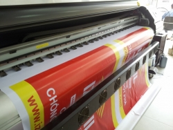 Dịch vụ in hiflex làm poster treo ngoài trời quảng cáo gian hàng cho Gạch 3D Mạnh Trí tại hội chợ VietBuild
